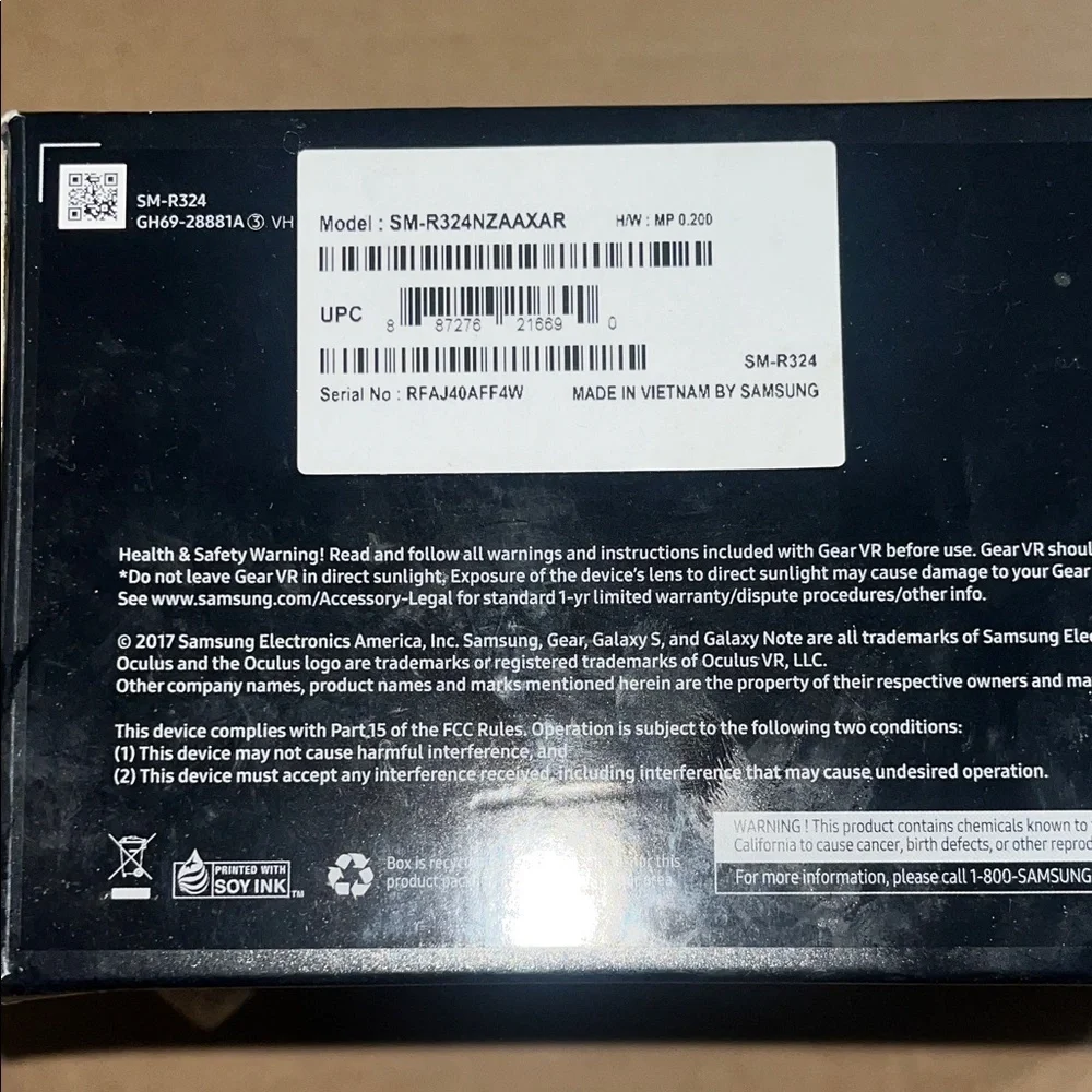 Samsung Gear VR Headset with Controller - Dark Gray - Picture 2 of 16
